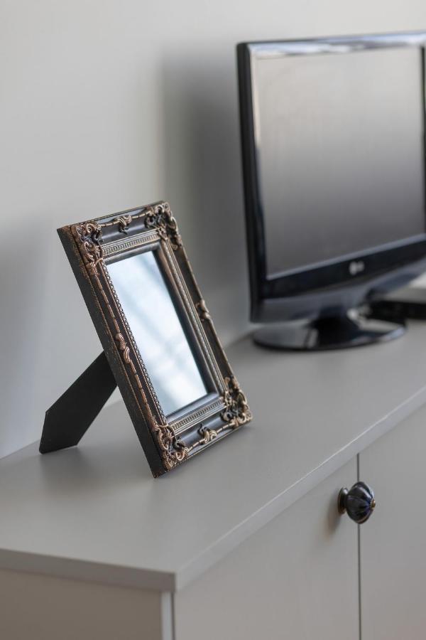 Cozy And Comfortable Wola Apartment By Noclegi Renters Varsavia Esterno foto