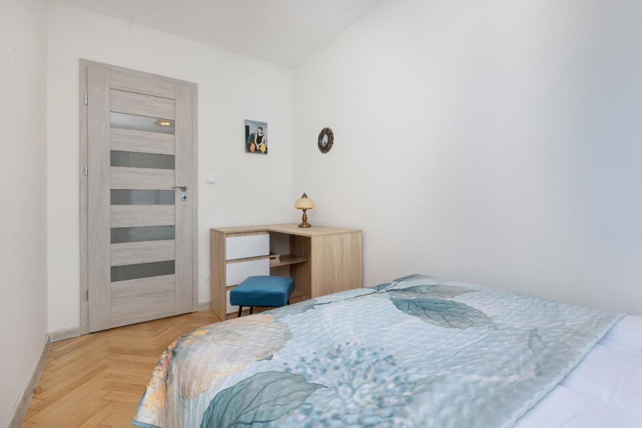 Cozy And Comfortable Wola Apartment By Noclegi Renters Varsavia Esterno foto