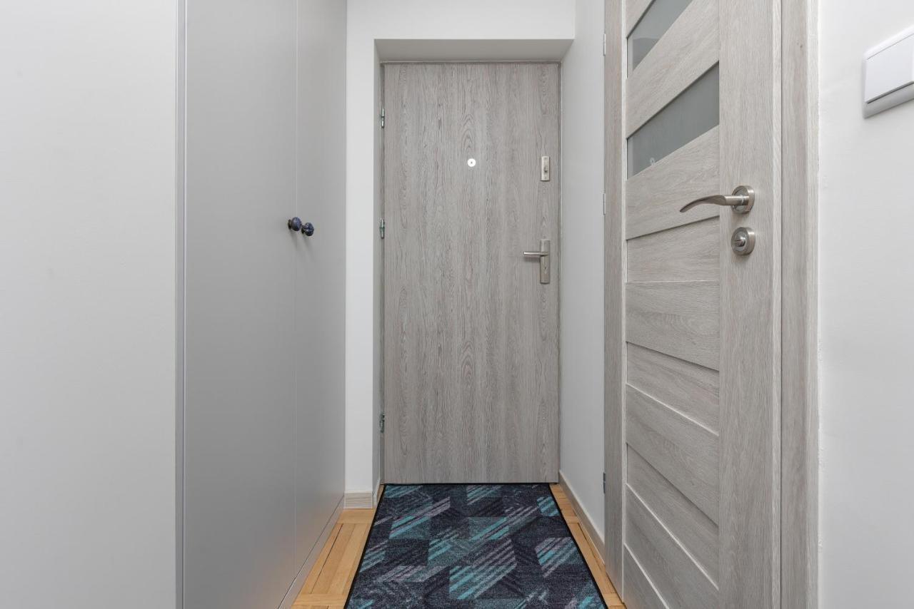 Cozy And Comfortable Wola Apartment By Noclegi Renters Varsavia Esterno foto