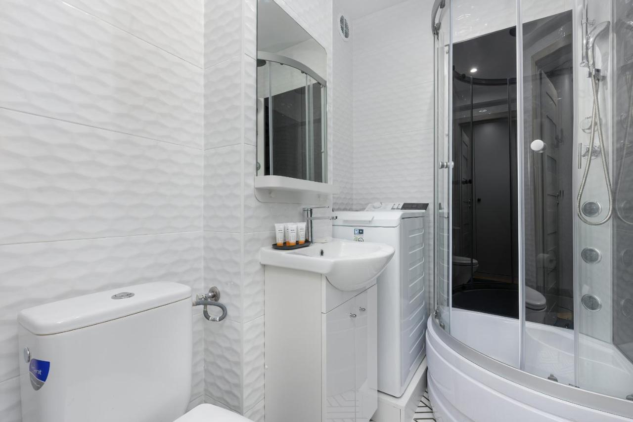Cozy And Comfortable Wola Apartment By Noclegi Renters Varsavia Esterno foto